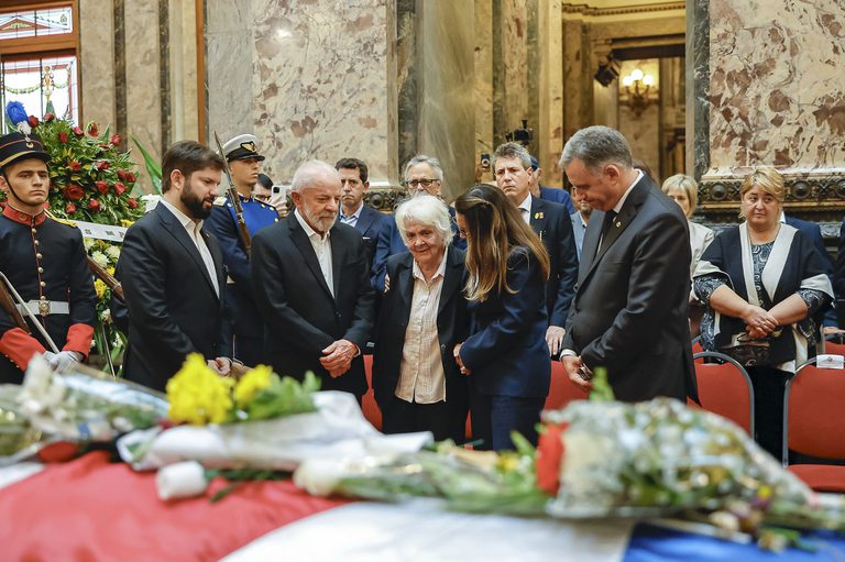 Imagem destacada do post: Lula exalta Mujica como exemplo de política ‘digna, respeitosa e humana’