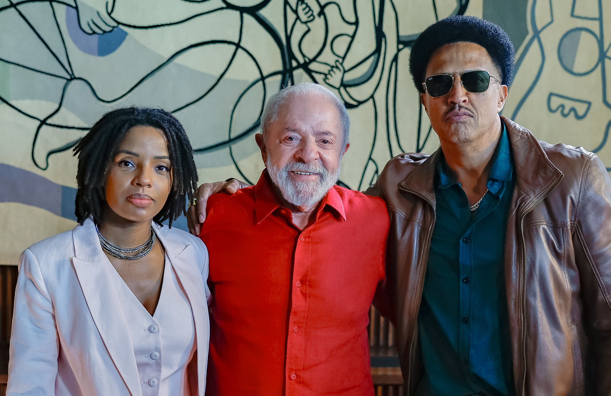 Imagem destacada do post: Lula defende menos impostos para classe média e mais pobres e mais avanços