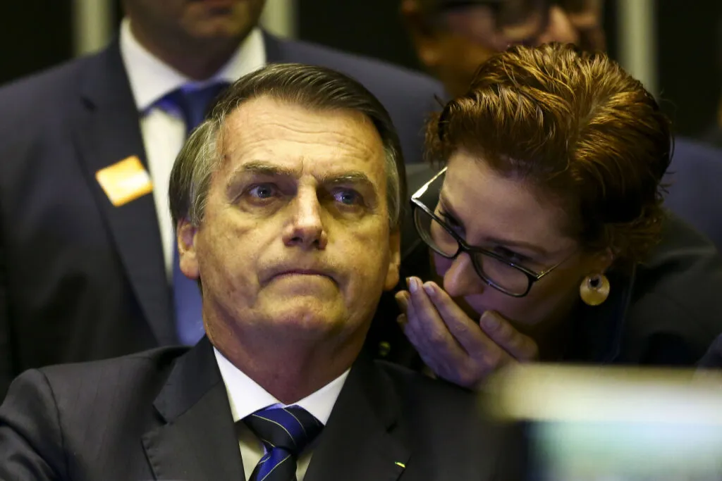 Imagem destacada do post: Pesquisa mostra que 50% defende prisão de Bolsonaro