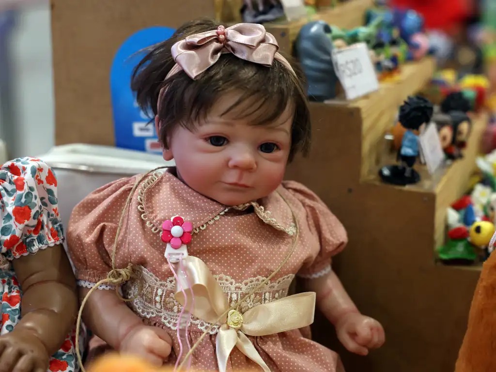 Imagem destacada do post: Pedido de licença de dona de “bebê reborn” levanta questionamento