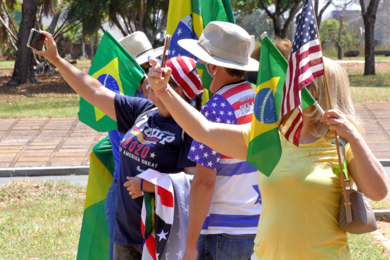 Imagem destacada do post: Brasileiros nos EUA pedem socorro a Lula contra prisões de Trump