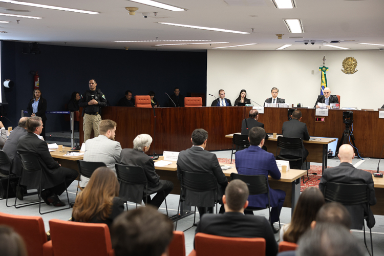 Imagem destacada do post: Cid entrega Bolsonaro: “Ele recebeu e editou minuta do golpe”