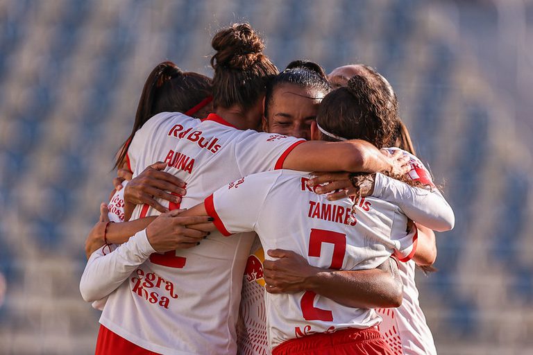 Imagem destacada do post: TV Brasil e Rede Nacional levam futebol feminino para 3 milhões