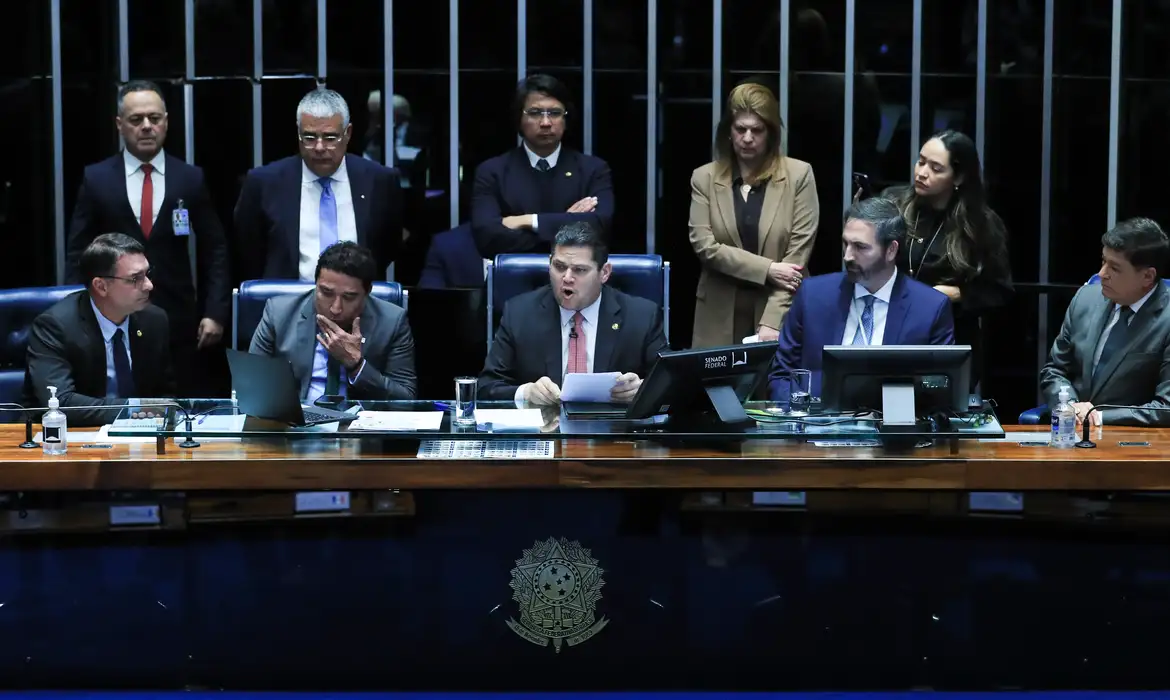 Imagem destacada do post: Senado aprova aumento de deputados federais e Goiás passa de 17 para 18