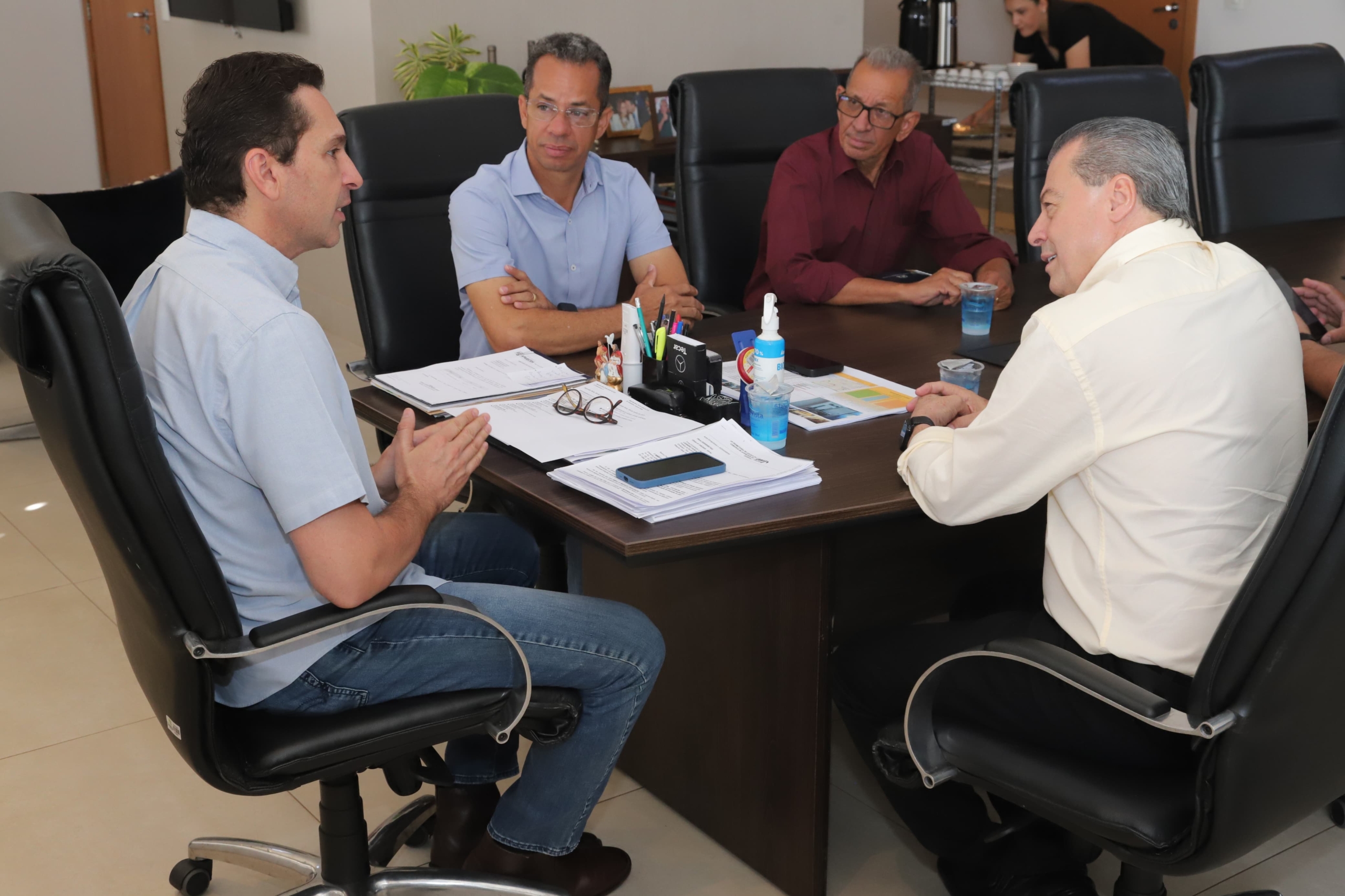 Imagem destacada do post: Vilela recebe deputado federal Daniel Agrobom e discute parcerias