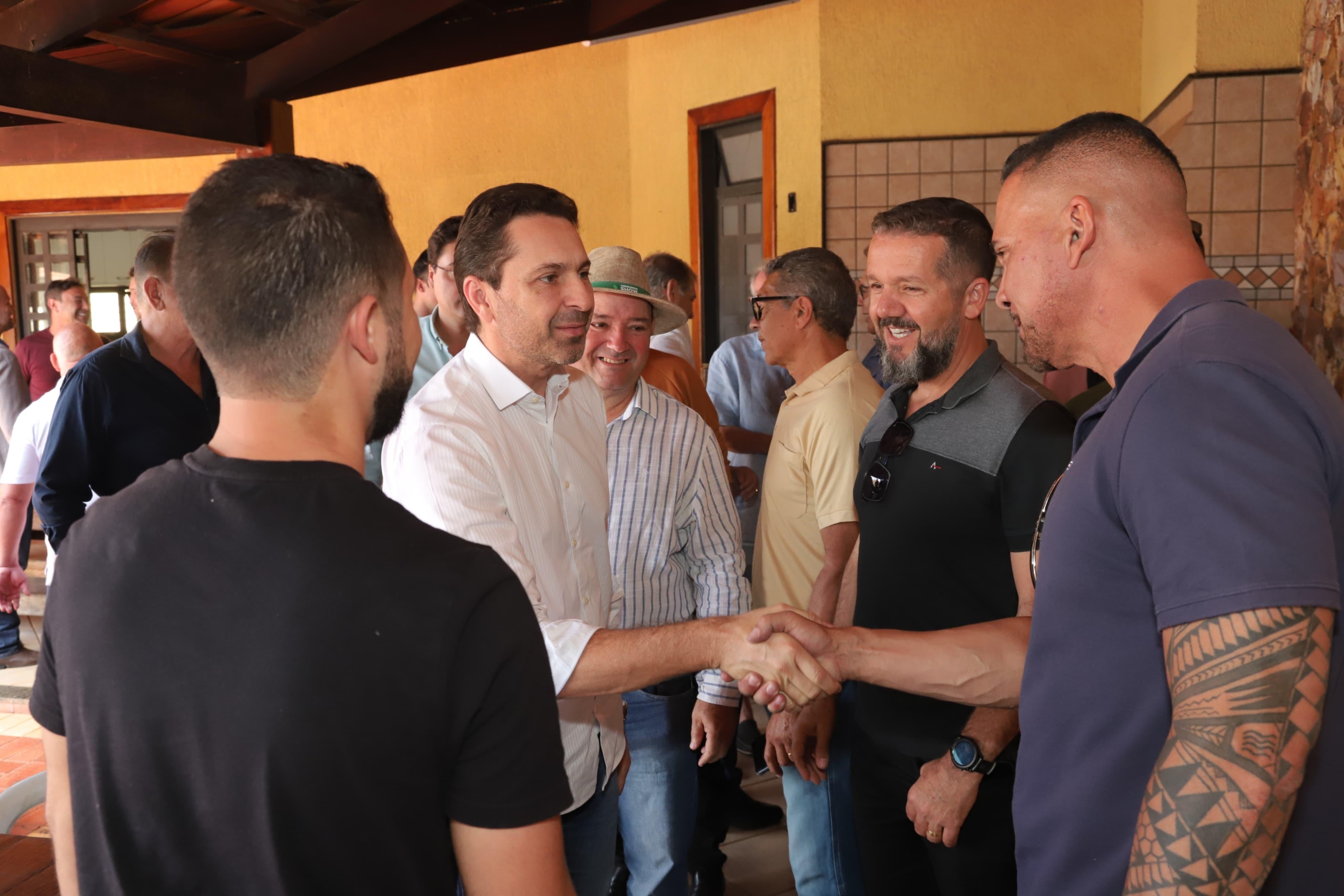 Imagem destacada do post: Prefeito Vilela e empresários do Garavelo discutem melhorias para a região