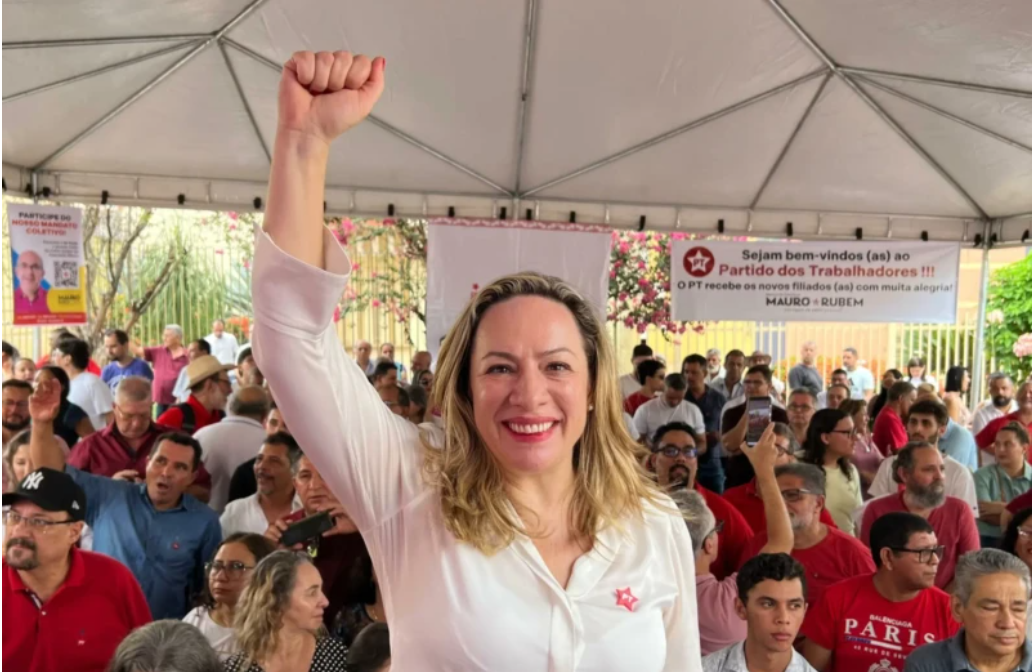Imagem destacada do post: Adriana vai presidir o PT em Goiás e Toninho em Aparecida