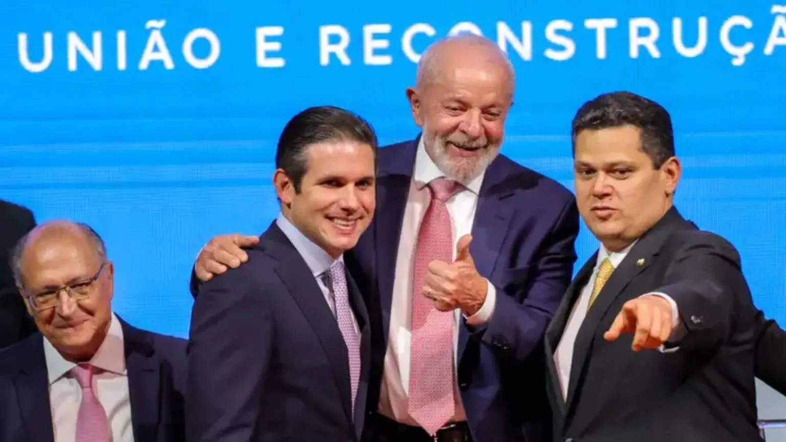 Imagem destacada do post: Genial Quaest: Lula vira o jogo e Congresso é reprovado pela população