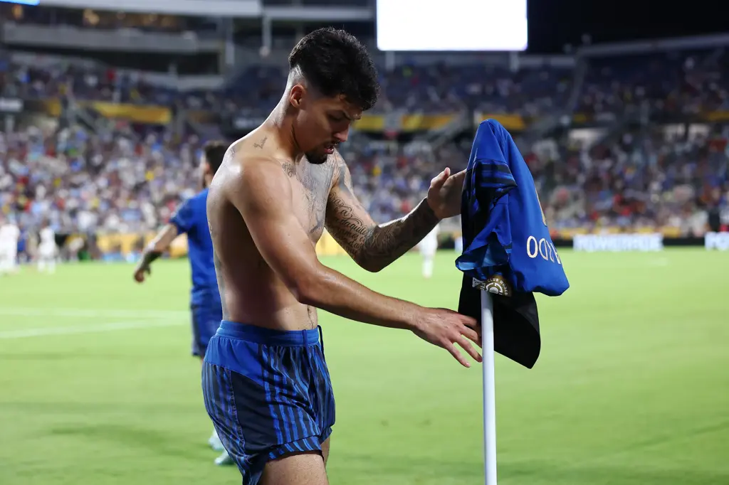 Imagem destacada do post: Al Hilal derrota Chelsea por 4×3 e será adversário do Fluminense