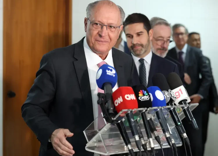 Imagem destacada do post: Alckmin recebe empresas dos EUA e diz ter apoio para reverter tarifaço 