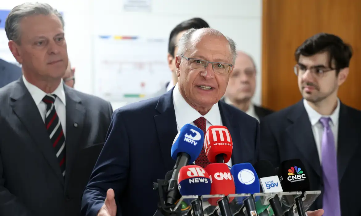 Imagem destacada do post: Alckmin garante que governo tentará acordo antes do prazo para tarifaço