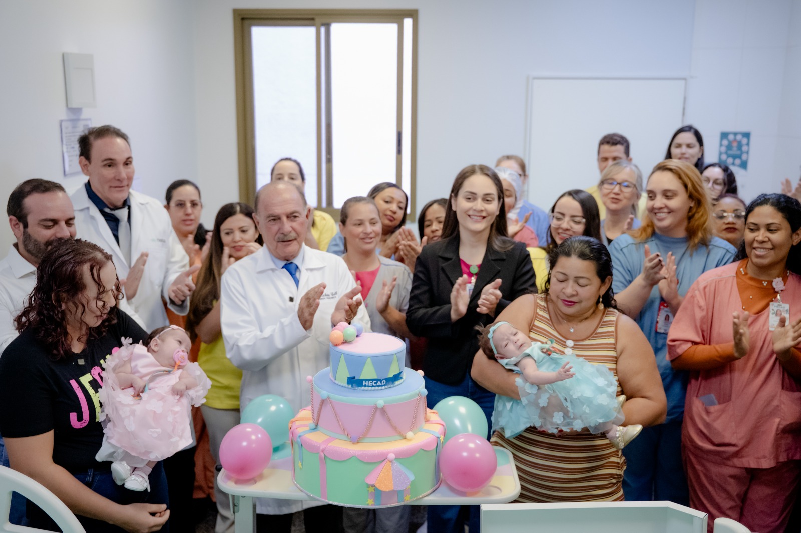 Imagem destacada do post: Siamesas de Manaus, separadas no Hecad, recebem alta após 107 dias