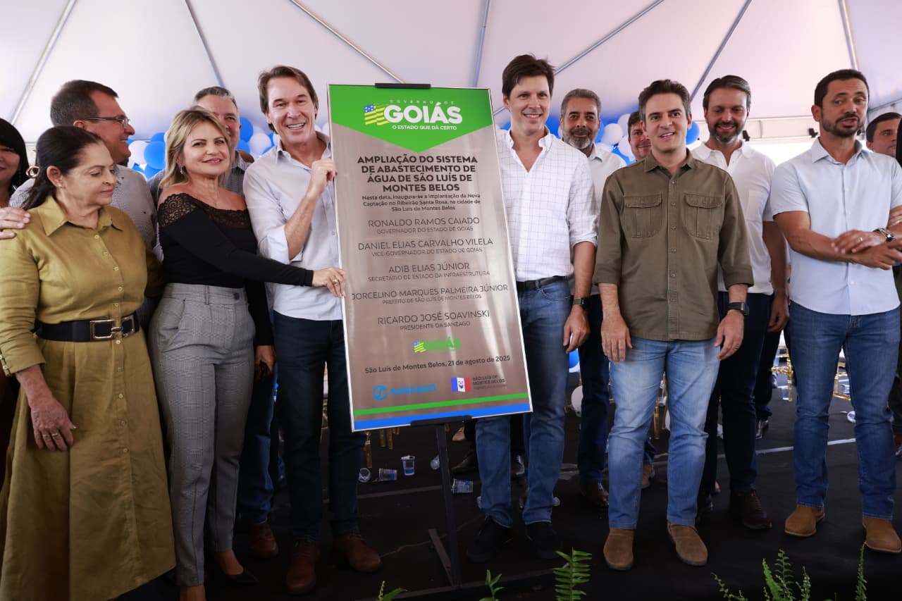 Imagem destacada do post: Daniel Vilela entrega casas e saneamento em S. Luis de Montes Belos