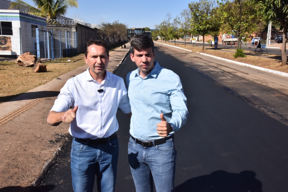 Imagem destacada do post: Vilela e Pedro Sales vistoriam obras em 65 trechos em Aparecida