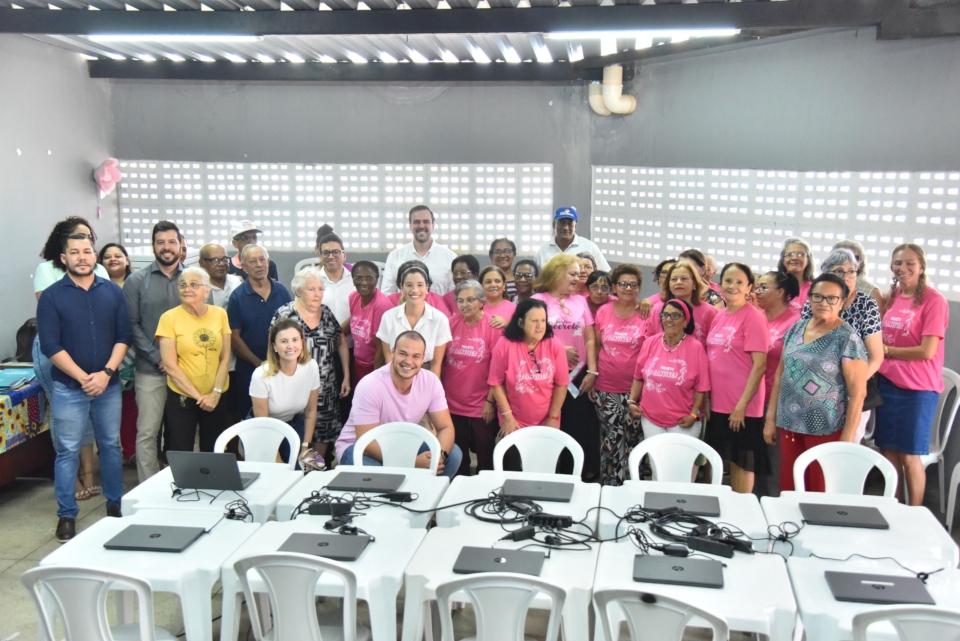 Imagem destacada do post: Curso gratuito ensina idosos de Aparecida a usar computador e o celular