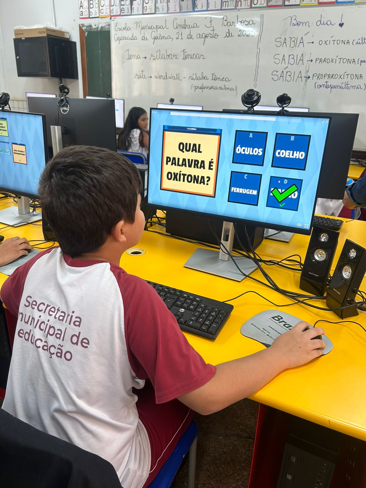 Imagem destacada do post: Parceria  com ONG de São Paulo leva internet a 6 escolas de Aparecida