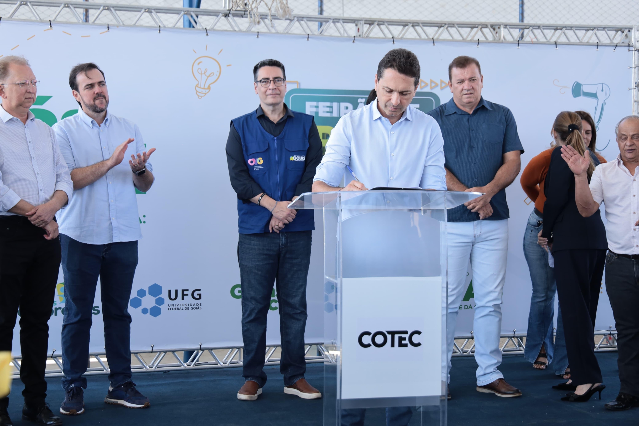 Imagem destacada do post: Vilela faz convênio com Governo de Goiás para ampliar empregabilidade