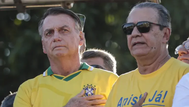 Imagem destacada do post: PF indicia Bolsonaro, Eduardo e Silas Malafaia por coação da Justiça