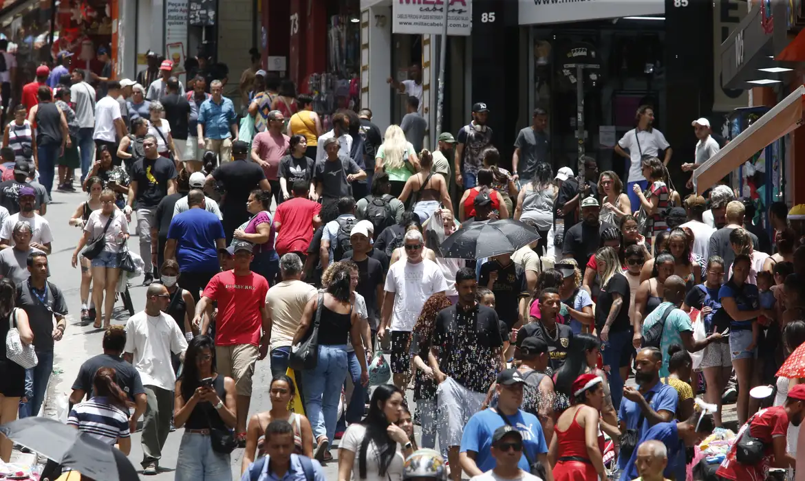 Imagem destacada do post: Brasil chega a 213,4 milhões de habitantes, e Goiás a 7,4 milhões