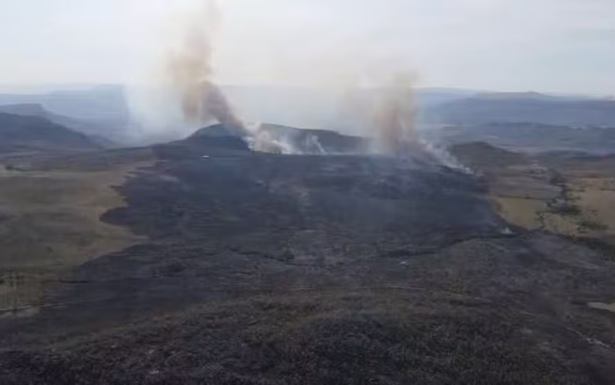 Imagem destacada do post: ICMBIO: Incêndio atinge 900 hectares na Chapada dos Veadeiros