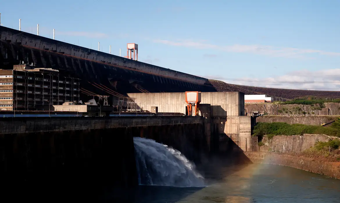Imagem destacada do post: Itaipu investe em energias renováveis e quer dobrar capacidade