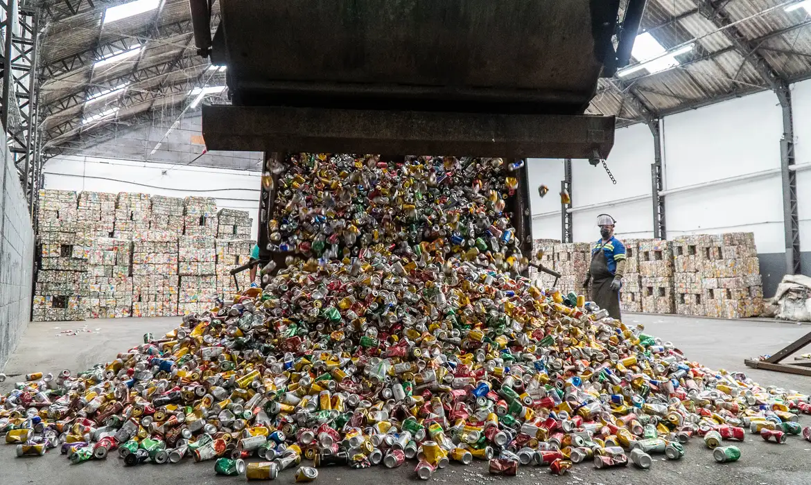 Imagem destacada do post: Brasil recicla cerca de 97,3% das latinhas de alumínio