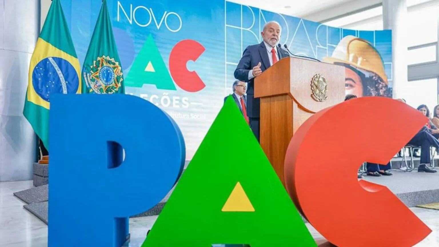 Imagem destacada do post: Lula anuncia R$ 9,7 bilhões para ônibus, trens e rodovias