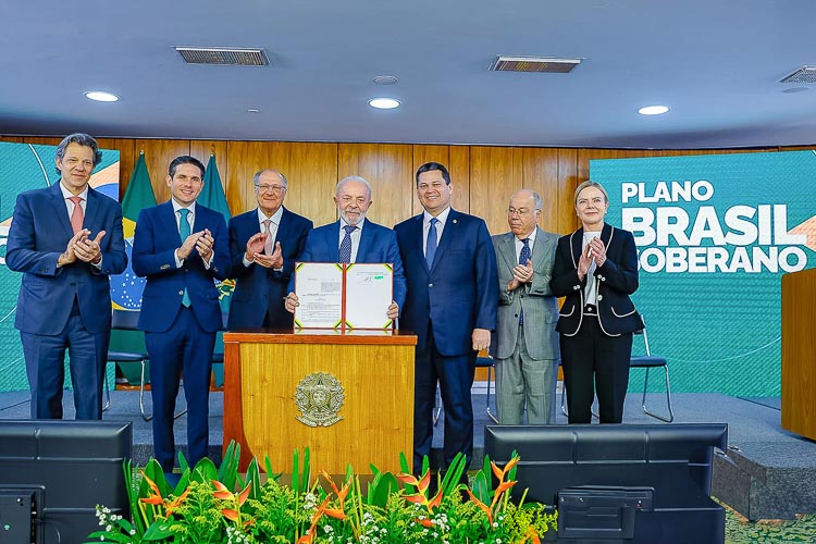 Imagem destacada do post: Lula assina MP de ajuda a exportadores prejudicados por Bolsonaro e Trump