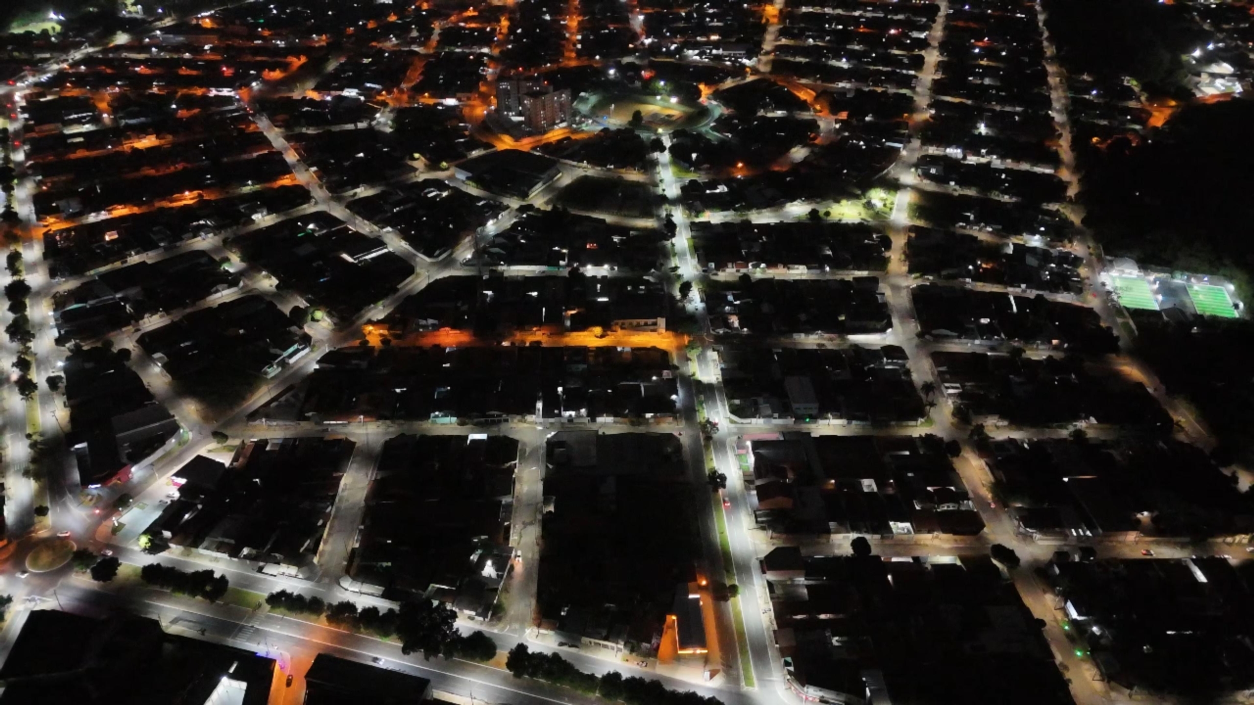 Imagem destacada do post: Prefeito Vilela colocou iluminação de Led em mais de 30 mil postes