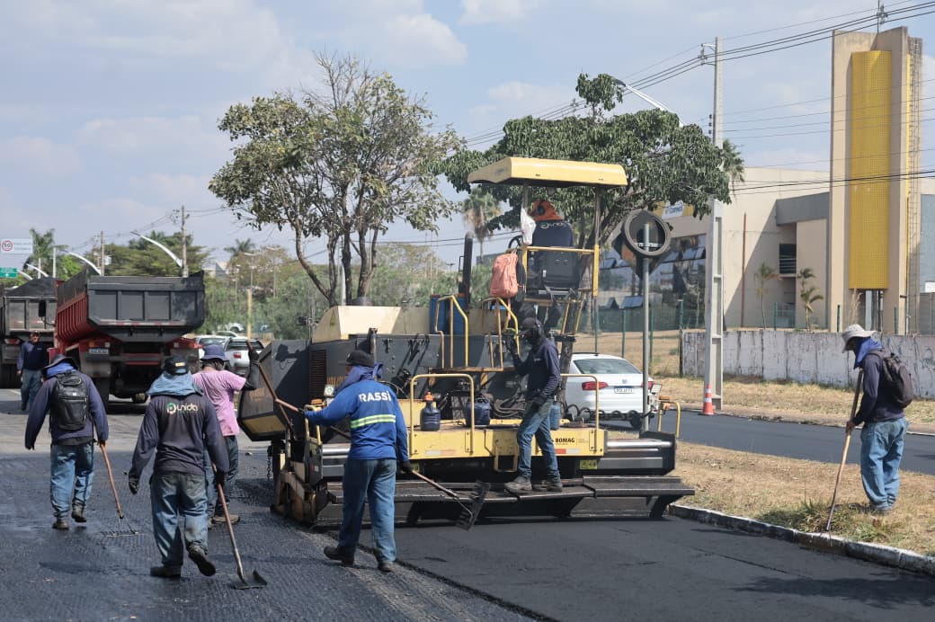 Imagem destacada do post: Vilela retoma recapeamento de ruas dia 22 na Vila Brasília
