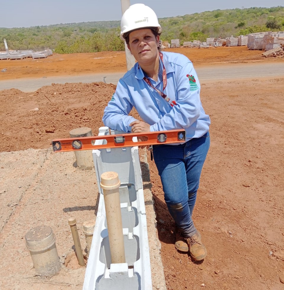 Imagem destacada do post: Aluna da Estácio transforma resíduos em bloco de concreto sustentável