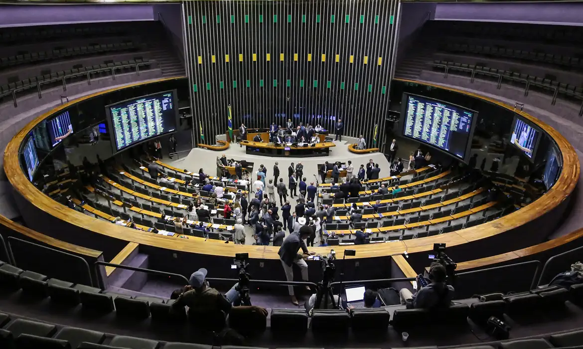 Imagem destacada do post: PL que isenta IR até R$ 5 mil será votado na quarta, 1º de outubro