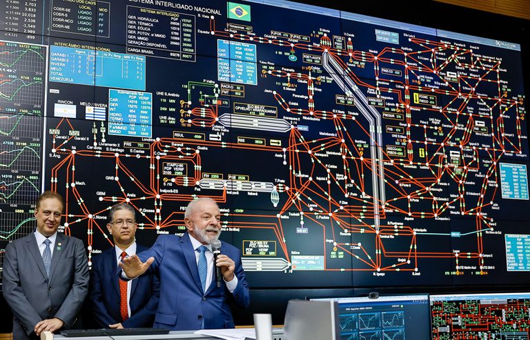 Imagem destacada do post: Lula leva energia elétrica de qualidade a Roraima
