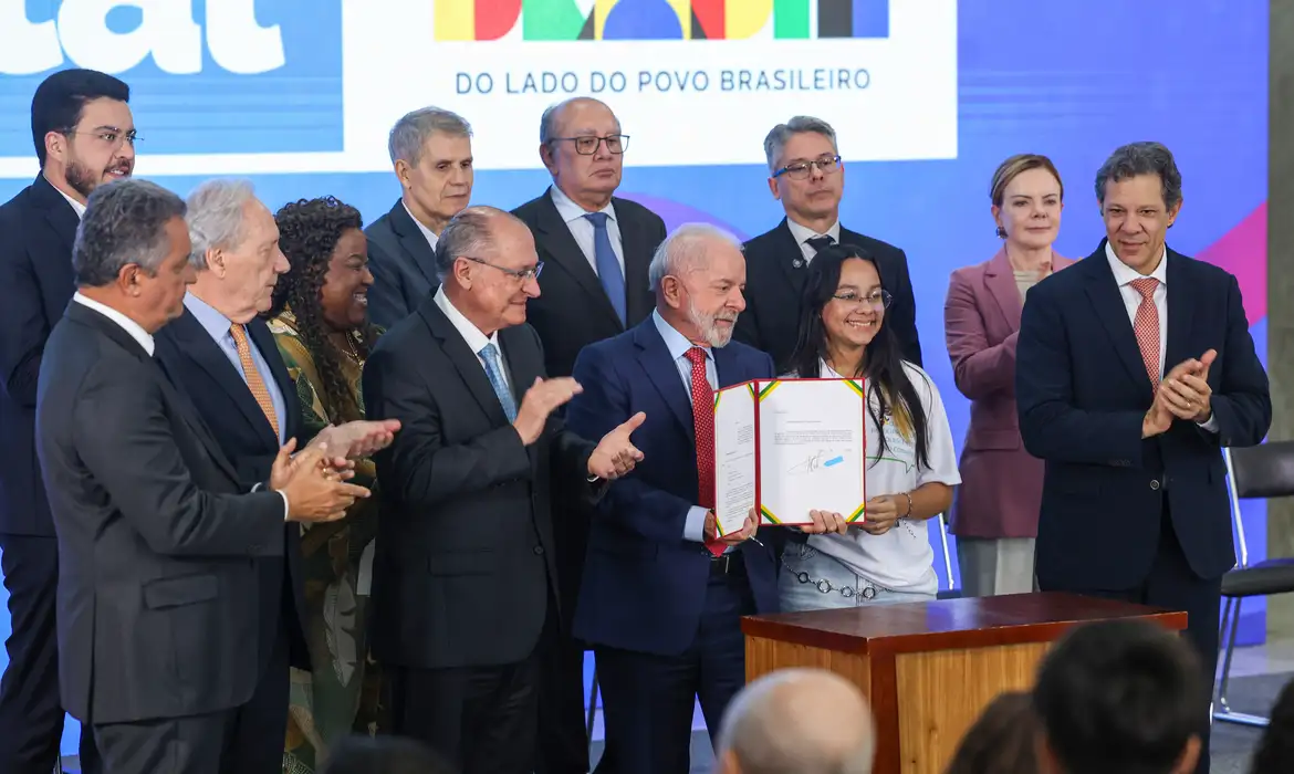 Imagem destacada do post: Lula sanciona lei contra adultização de crianças nas redes sociais
