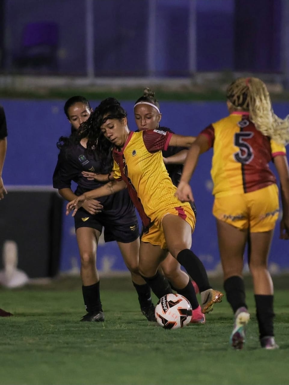 Imagem destacada do post: Planalto vence e futebol feminino de Aparecida lidera Goianão