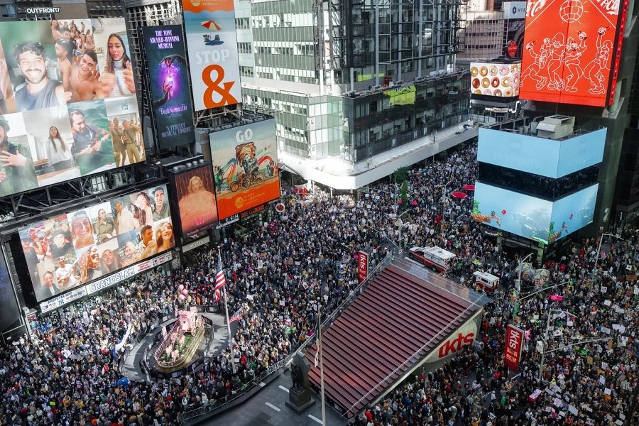 Imagem destacada do post: Milhões protestam contra Trump nos EUA