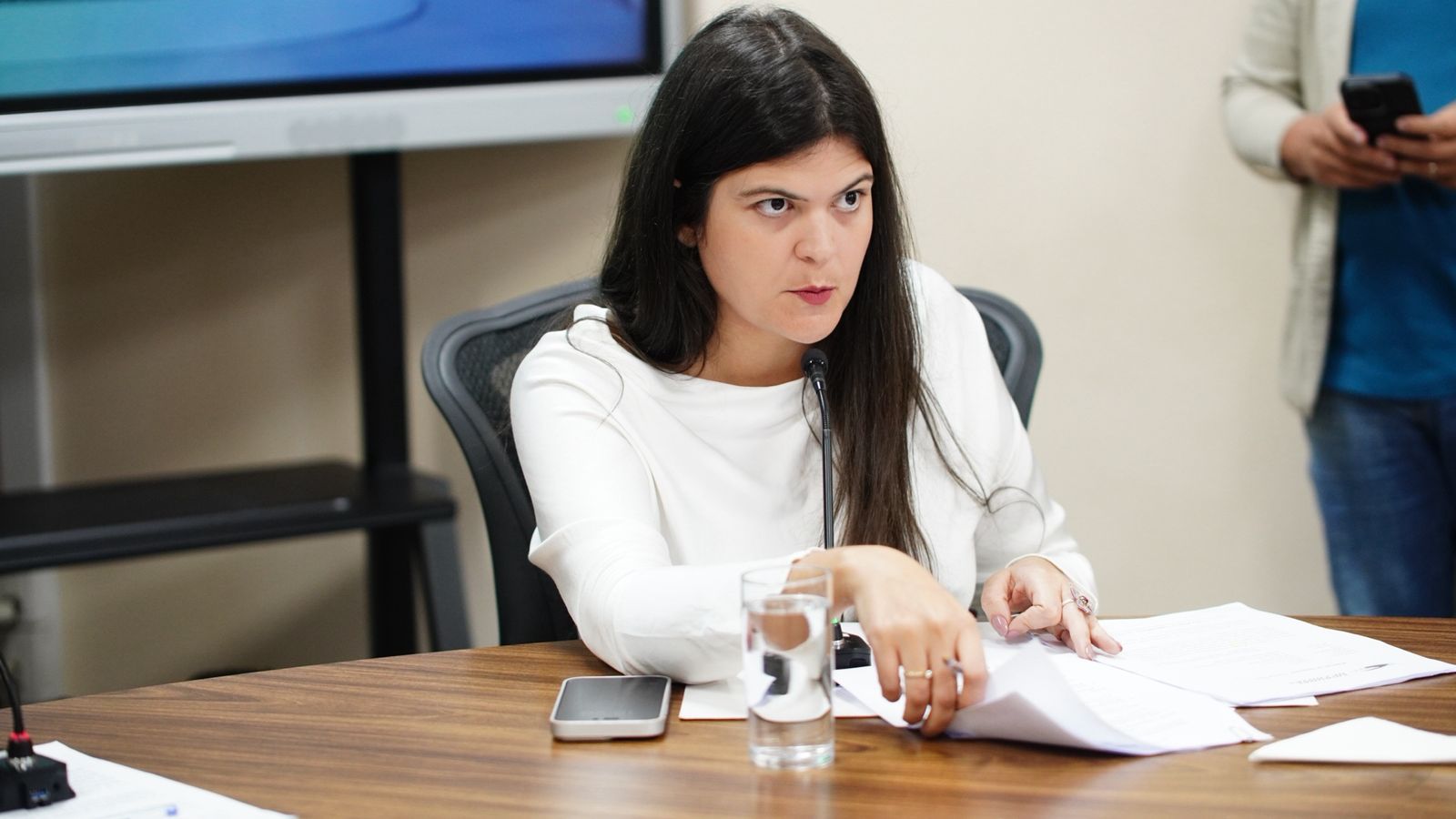 Imagem destacada do post: Aava Santiago conduz questionamentos e leva CEI da Limpa Gyn