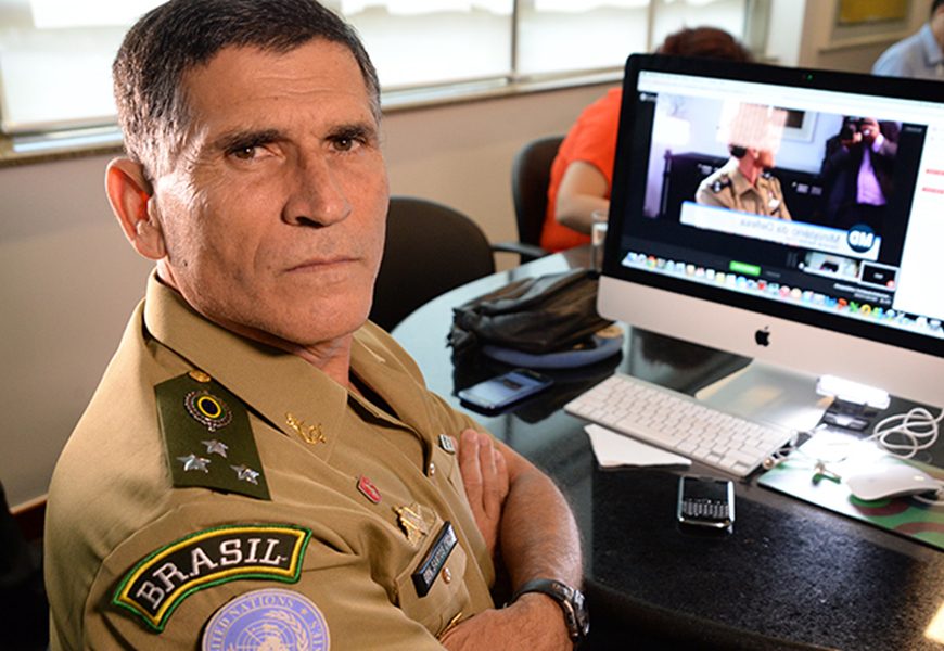 Imagem destacada do post: “Bolsonaro prejudicou as Forças Armadas”, afirma general Santos Cruz