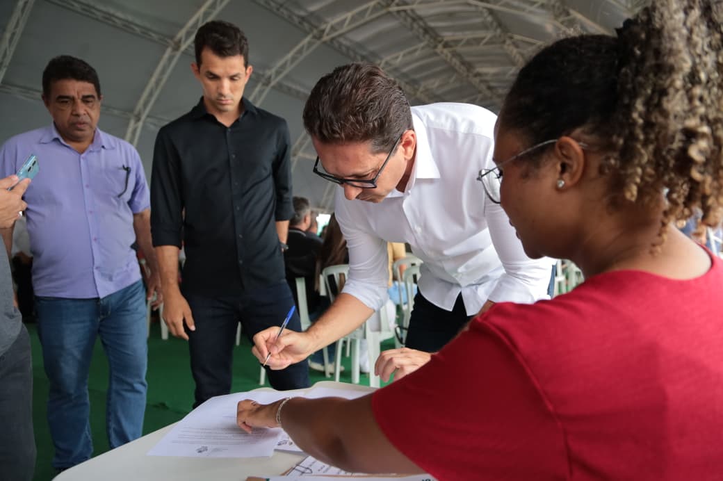 Imagem destacada do post: Vilela recebe novos carros do Governo do Estado para uso da Assistência Social