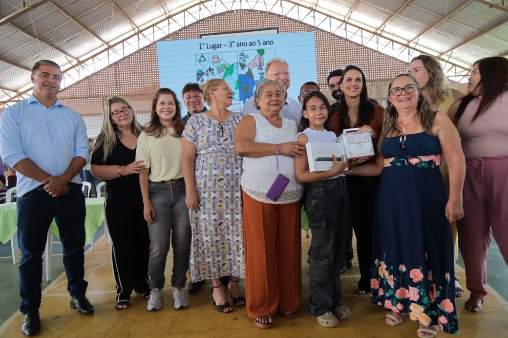 Imagem destacada do post: Aparecida premia vencedores do concurso de desenhos “Aparecida Mais Verde”