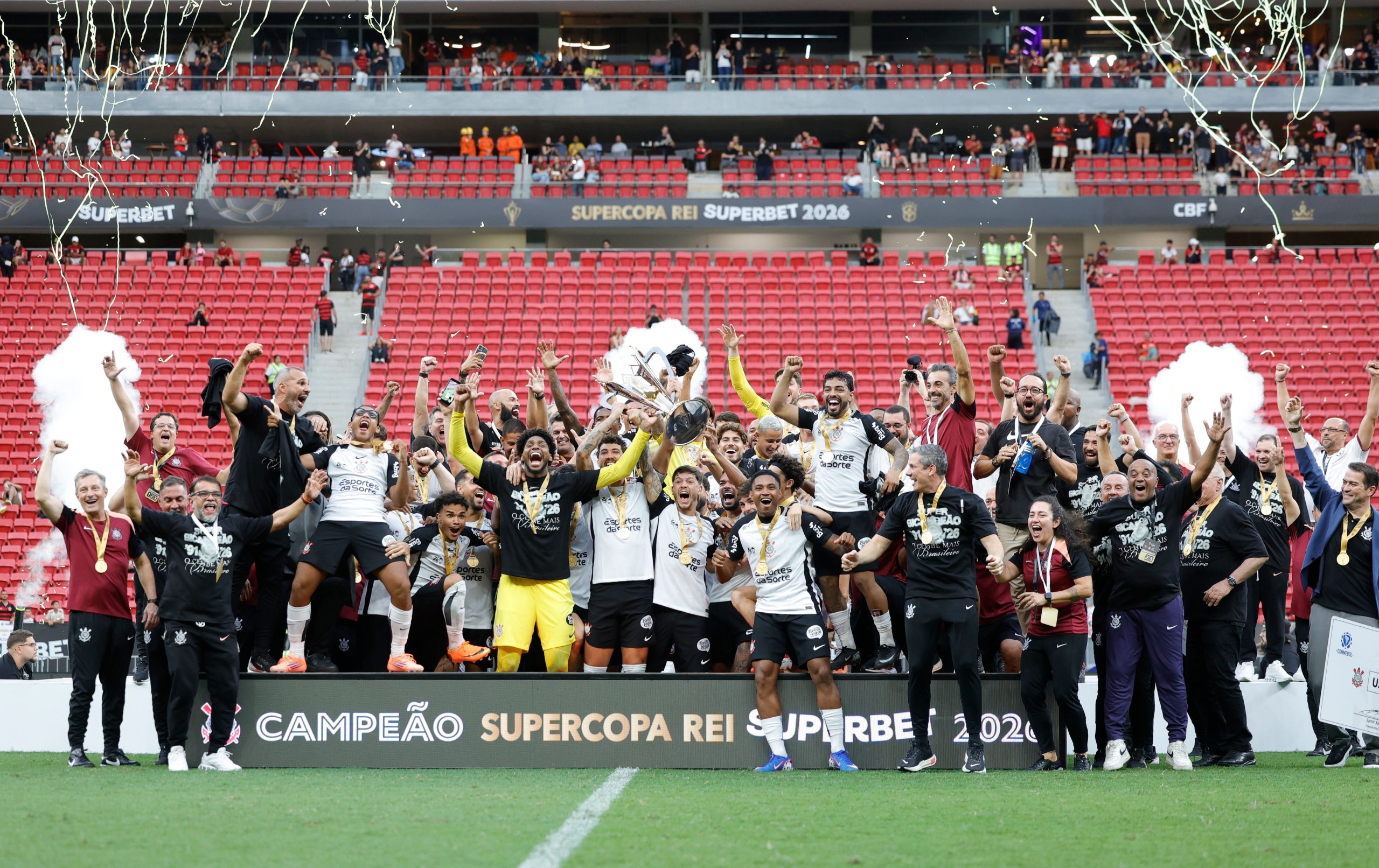 Imagem destacada do post: Corinthians derrota o Flamengo e fica com a Supercopa