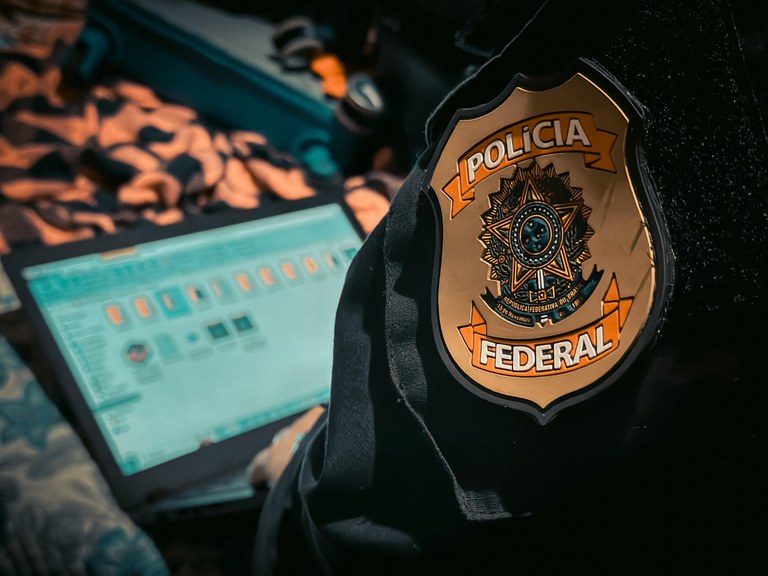 Imagem destacada do post: PF faz operação contra exploração sexual de mulheres