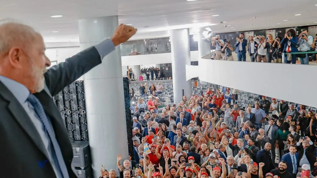 Imagem destacada do post: Lula envia ao Congresso proposta de redução da jornada 6×1